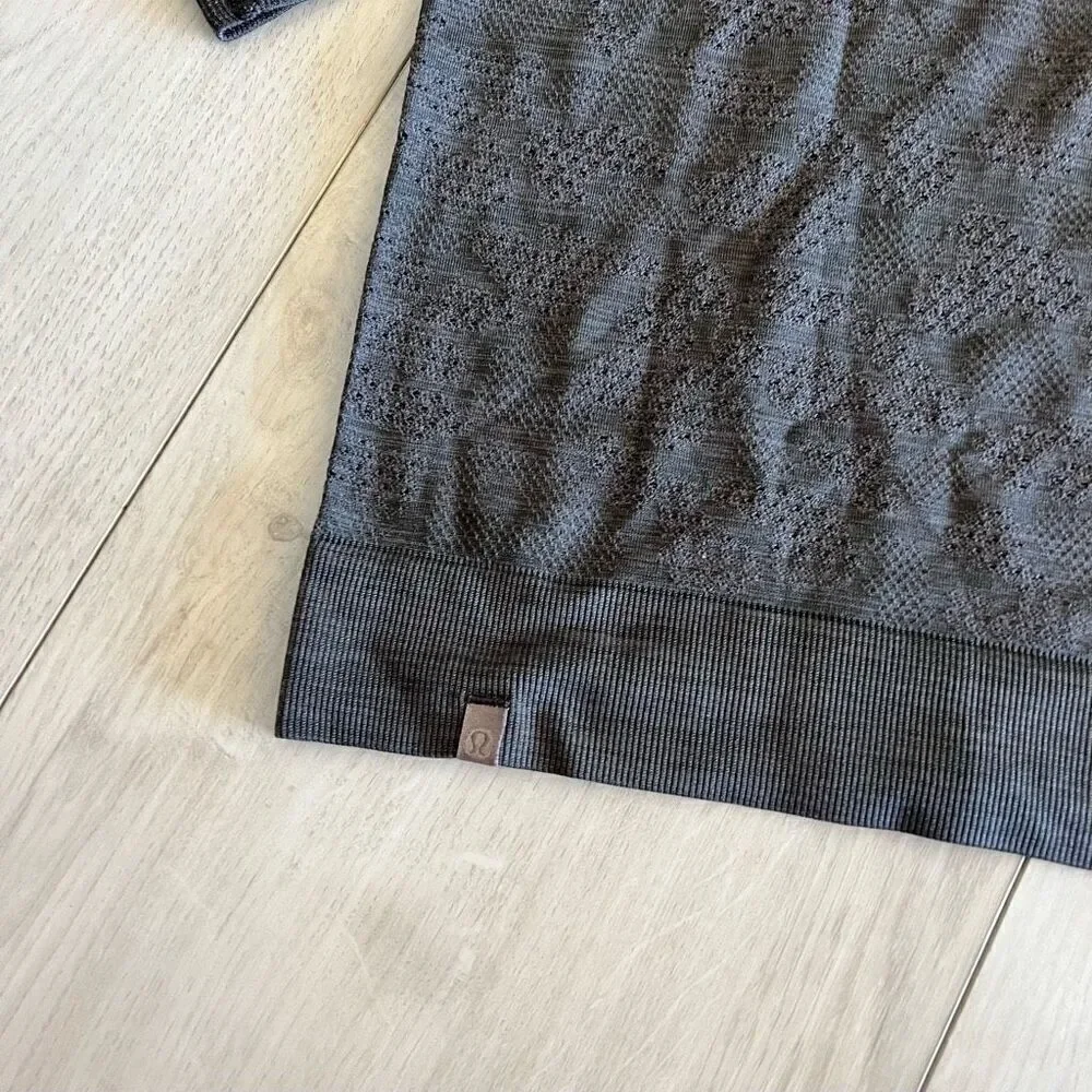 Lululemon women’s shirt size 4